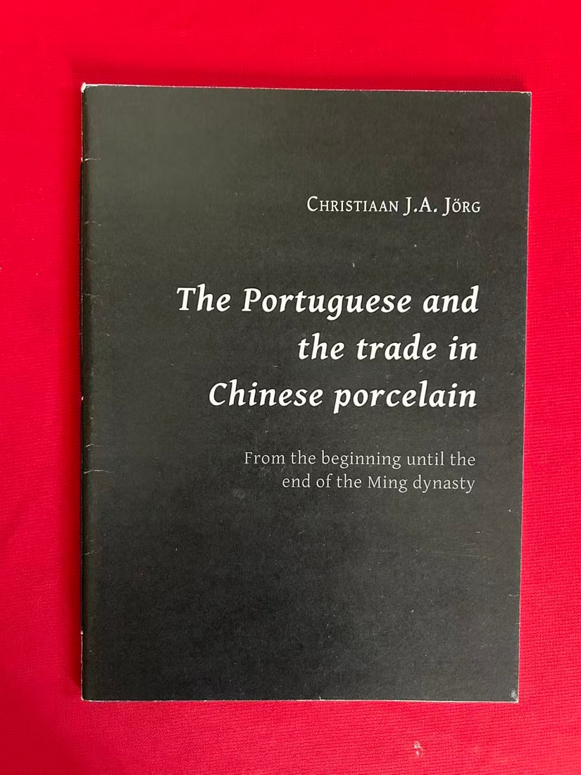 The Portuguese and the trade in Chinese Porcelain: The Portuguese and the trade in Chinese Porcelain , published in 2008, good condition!