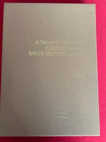 2 Volumes The Mary and George Bloch Collection of Chinese Snuff Bottles (4)