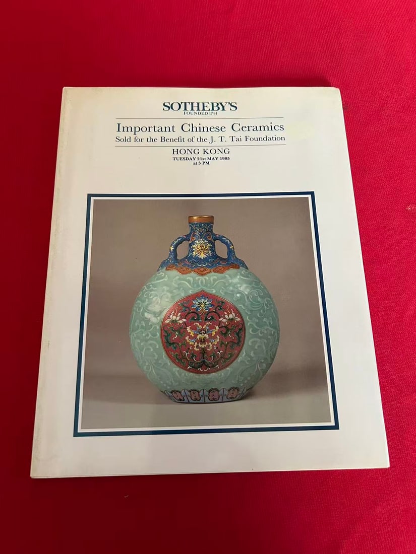 HK Sotheby's 1985 Important Chinese Ceramics the Benefit of the J.T.Tai Foundation: HK Sotheby's 1985 Important Chinese Ceramics the Benefit of the J.T.Tai Foundation , highly important and very good condition!