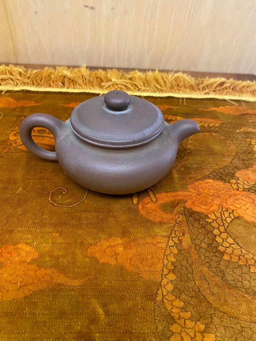 Private Collection of Chinese YIXING ZISHA , No 7: Private Collection of Chinese YIXING ZISHA , No 7 , size H 2 1/4 * L 5 in.