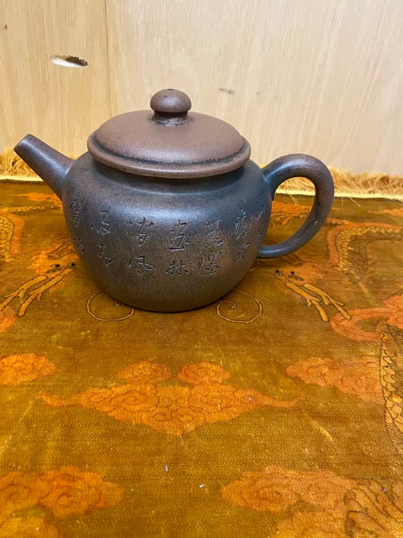 Private Collection of Chinese YIXING ZISHA , No 14: Private Collection of Chinese YIXING ZISHA , No 14, size H 3 3/4 * L 7 in.