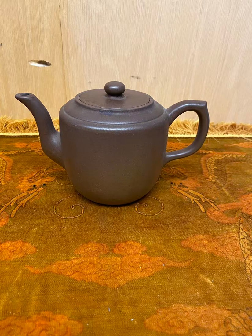 Private Collection of Chinese YIXING ZISHA , No 15: Private Collection of Chinese YIXING ZISHA , No 15 , size H 4 1/4 * L 7 in.