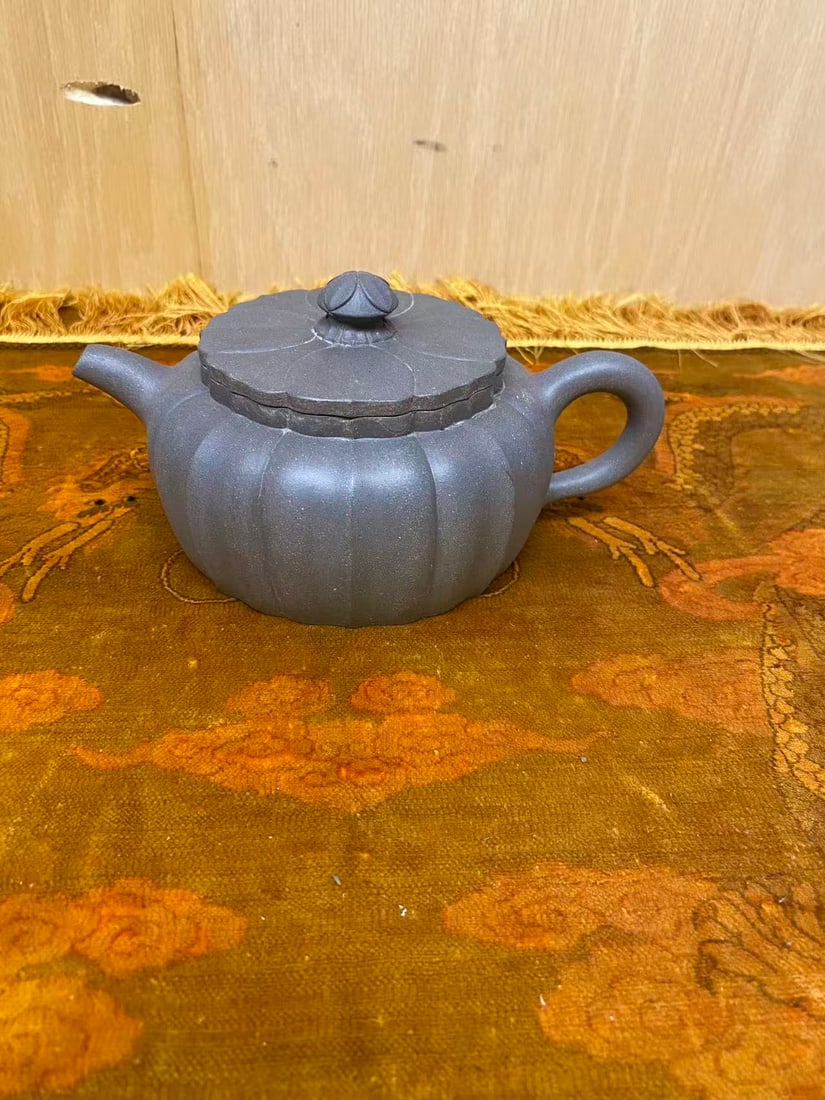 Private Collection of Chinese YIXING ZISHA , No 19: Private Collection of Chinese YIXING ZISHA , No 19 , size H 3 3/4 * L 7 in.