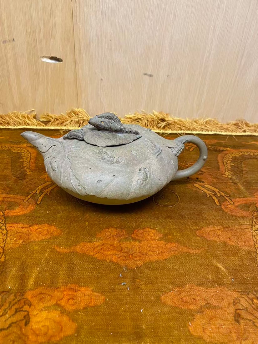 Private Collection of Chinese YIXING ZISHA , No 21: Private Collection of Chinese YIXING ZISHA , No 21 , size H 4 * L 7 in.