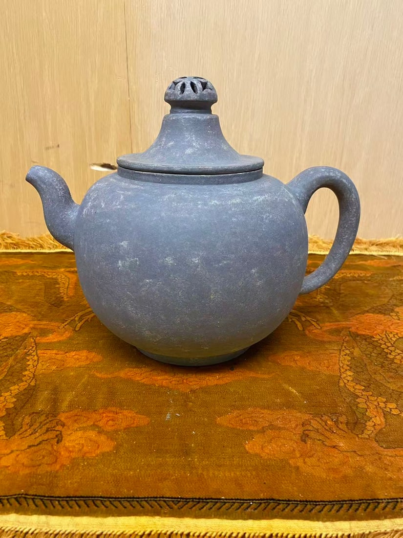 Private Collection of Chinese YIXING ZISHA , No 23 (1 of 8)