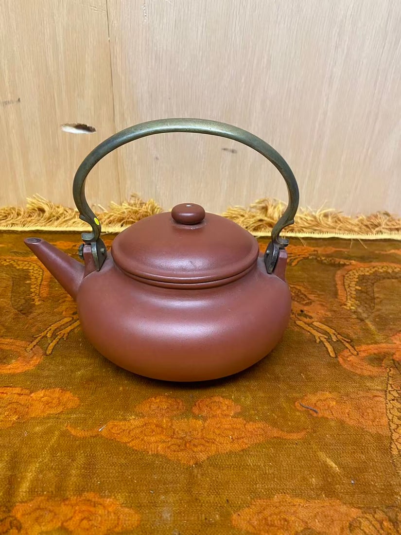 Private Collection of Chinese YIXING ZISHA , No 34: Private Collection of Chinese YIXING ZISHA , No 34, size H 6 * L 7 1/4 in.