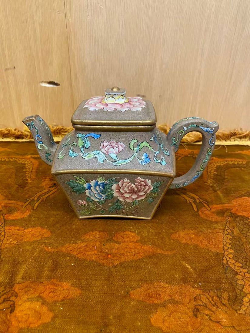 Private Collection of Chinese YIXING ZISHA , No 41: Private Collection of Chinese YIXING ZISHA , No 41, size H 6 * L 8 1/2 in.