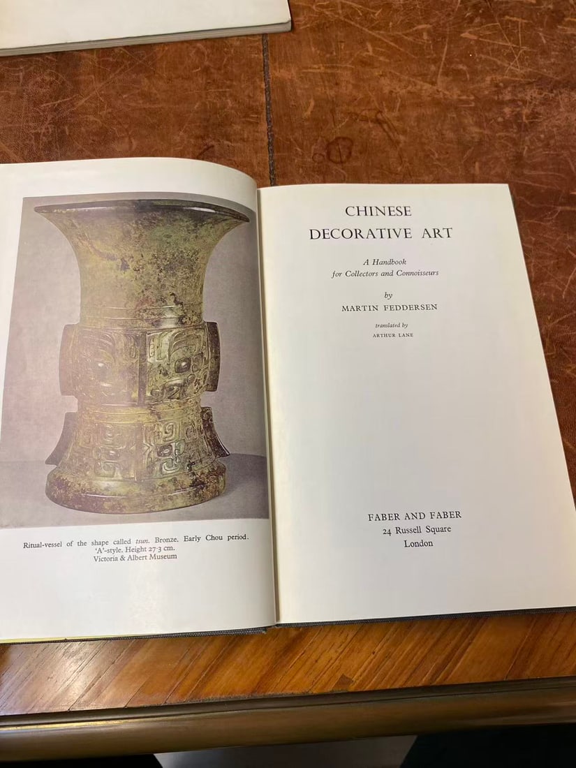 CHINESE DECORATIVE ART by MARTIN FEDDERSEN: CHINESE DECORATIVE ART by MARTIN FEDDERSEN , published in 1961, good condition!