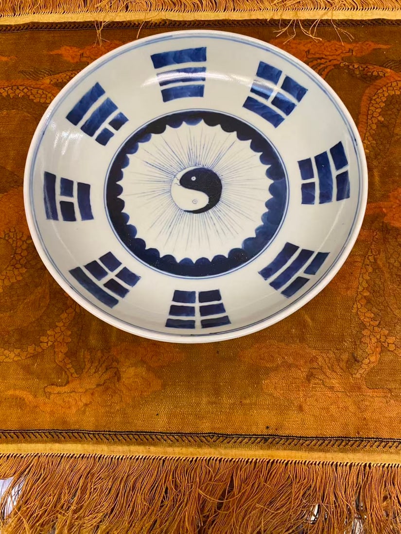 Private Collection of Chinese Ceramics, No 18: Private Collection of Chinese Ceramics, No 18, size D 9 1/4 in.