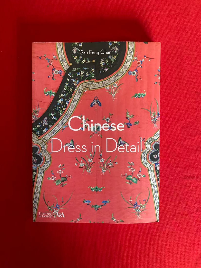 Chinese Dress in Detail: Chinese Dress in Detail, published in 2023, good condition!