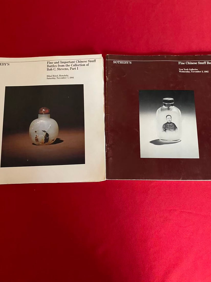 2 Volumes Sotheby's Chinese Snuff Bottles Catalog: 2 Volumes Sotheby's Chinese Snuff Bottles Catalog , good condition!