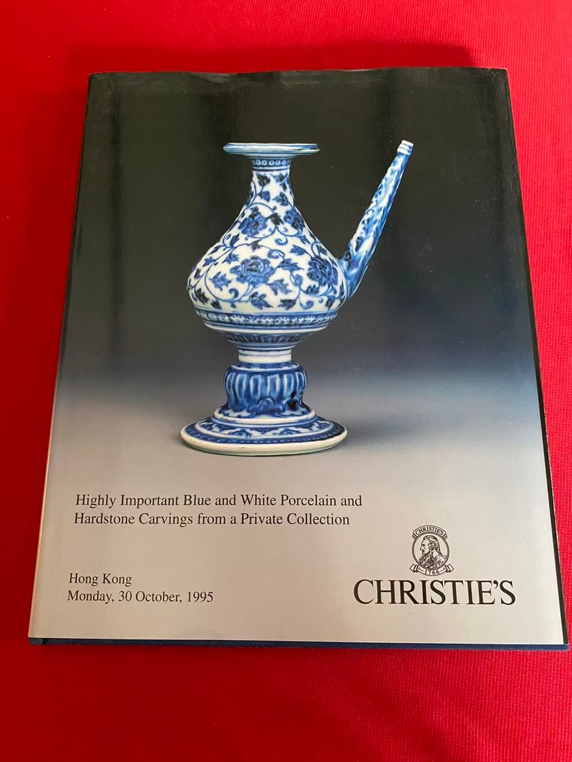 HK Christie's 1995 Important Blue and White Porcelain and Hardstone Carvings from a Private Co: HK Christie's 1995 Important Blue and White Porcelain and Hardstone Carvings from a Private Collection, hard cover and good condition!
