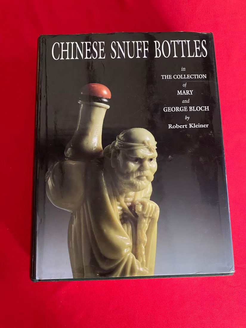 CHINESE SNUFF BOTTLES in THE COLLECTION OF MARY and GEORGE BLOCH( Extra Heavy): CHINESE SNUFF BOTTLES in THE COLLECTION OF MARY and GEORGE BLOCH( Extra Heavy) , published in 1995 by Robert Kleiner, hard cover and good condition!