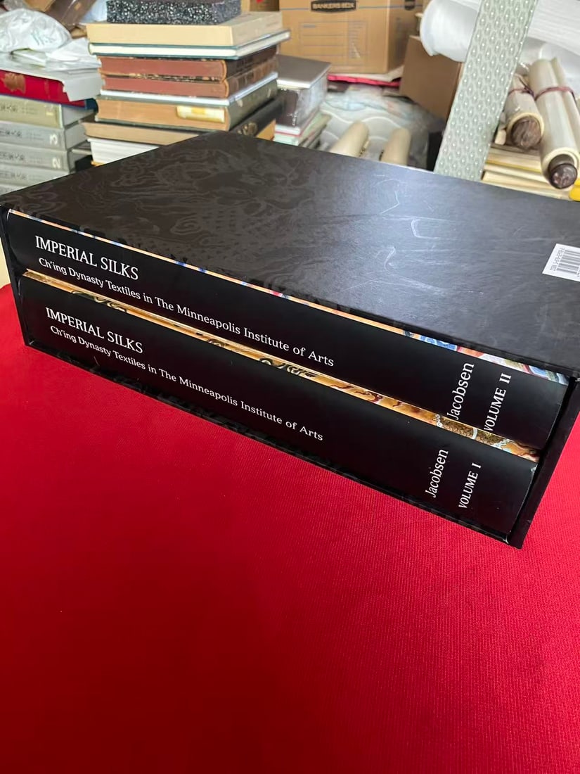IMPERIAL SILKS Ching DynastyTextiles in The Minneapolis Institute of Arts ( Extra Hesvy): IMPERIAL SILKS Ching DynastyTextiles in The Minneapolis Institute of Arts ( Extra Hesvy), 2 Volumes in a slipbox, published in 2000 , hard cover and good condition!