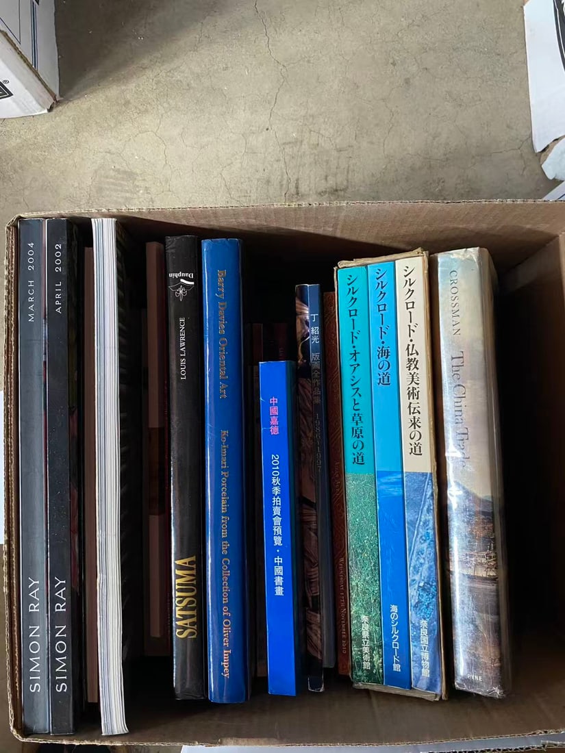 A box of books about Asian art( Mainly Japanese Art ): A box of books about Asian art( Mainly Japanese Art ), good condition!