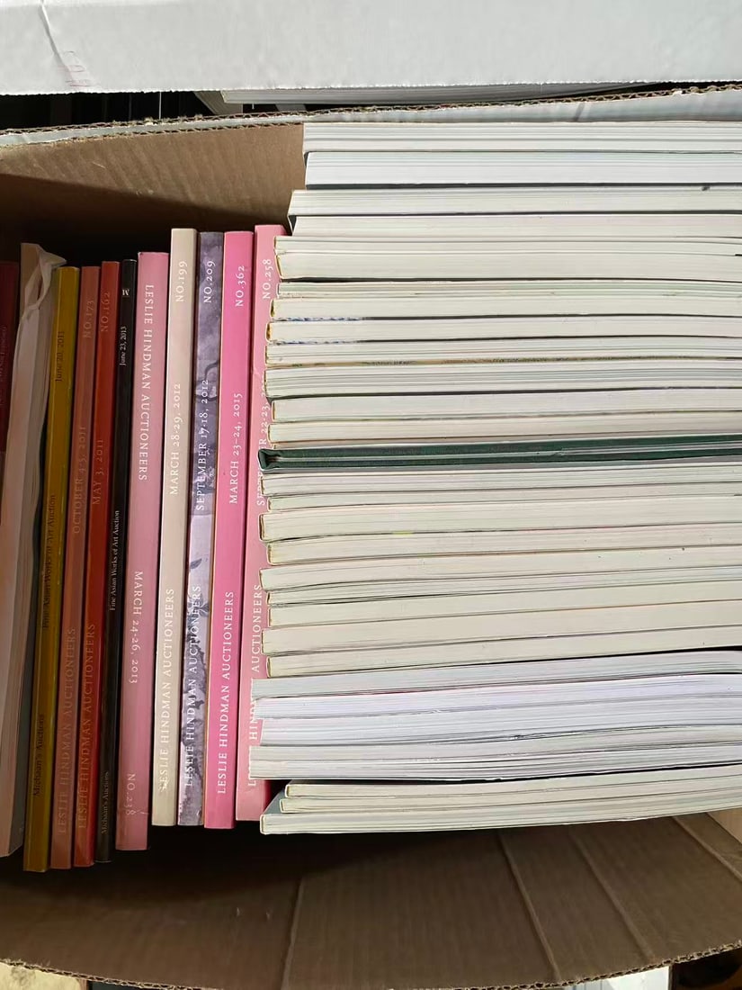 A box of books about Asian art: A box of books about Asian art, good condition!