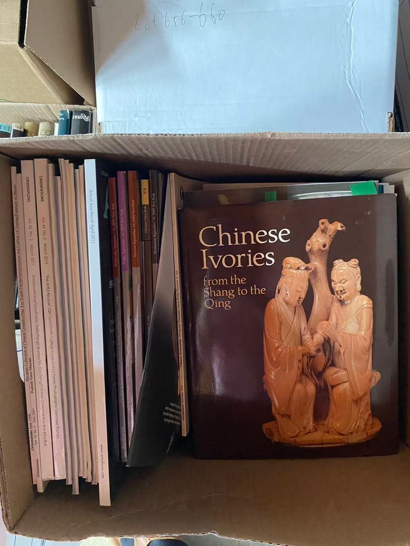 A box of books about Asian art: A box of books about Asian art, good condition!
