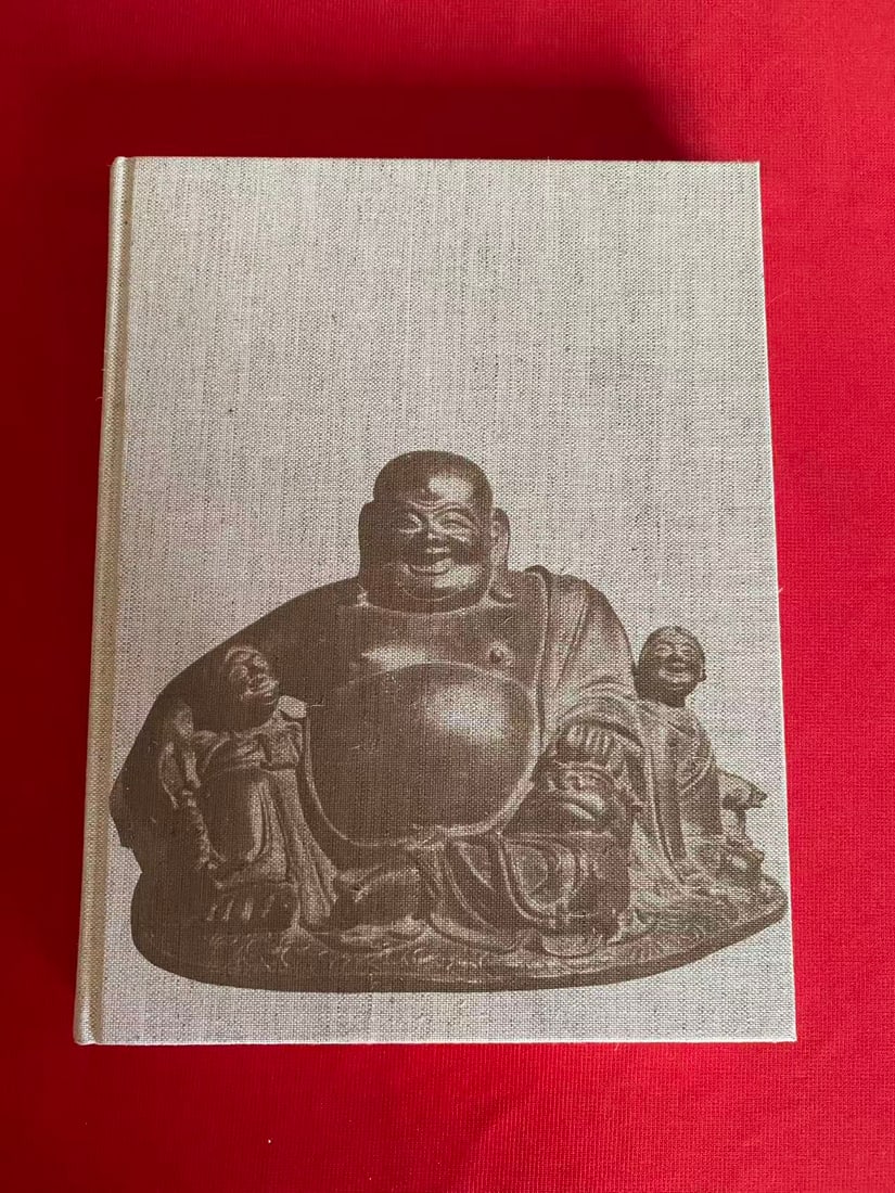 CHINESE BUDDHIST BRONZES by HUGO MUNSTERBERG: CHINESE BUDDHIST BRONZES by HUGO MUNSTERBERG, published in 1988 , hard cover and good condition!