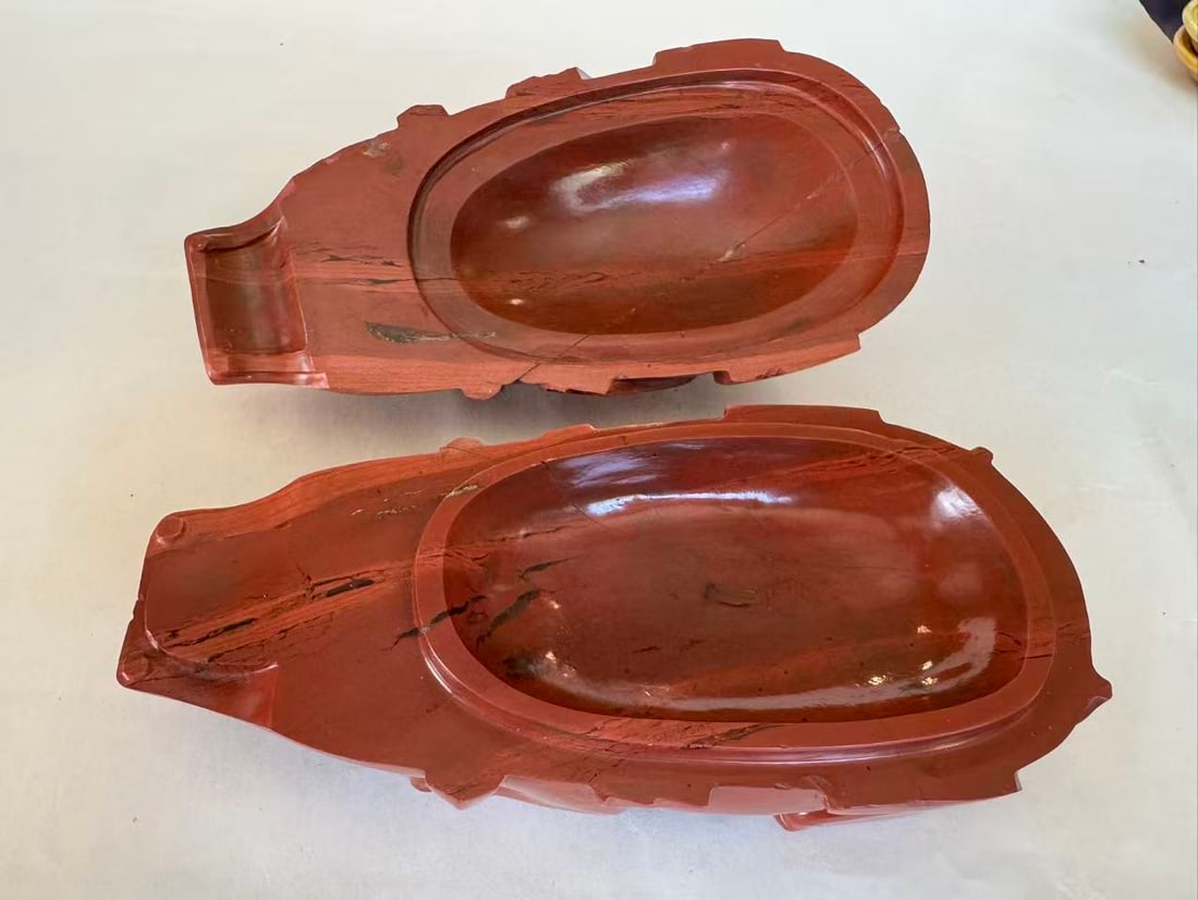 An Agate Covered Box with Mythical Beast Finial - 3