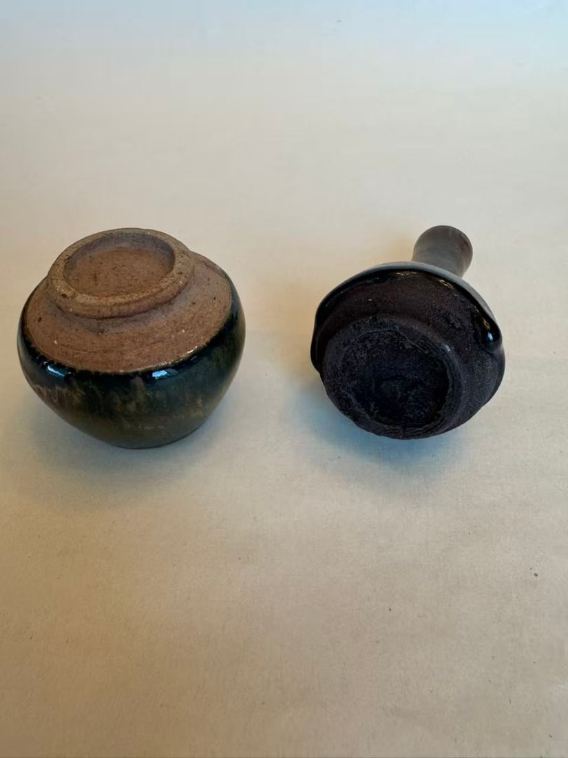 Two Jian Ware Vessels, Including a Small Jar and a Long-Necked Vase - 2
