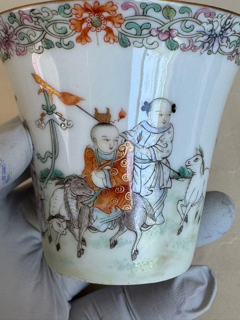 A Pair of Republic Period Famille Rose 'Linzhi Chengxiang' Cups - 4