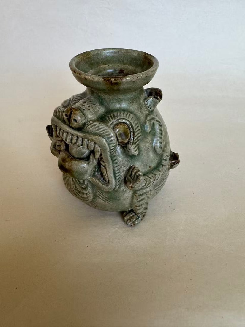 A Jin stoneware jar with a bear finial: A Jin stoneware jar with a bear finial ? size H 3 1/4 in