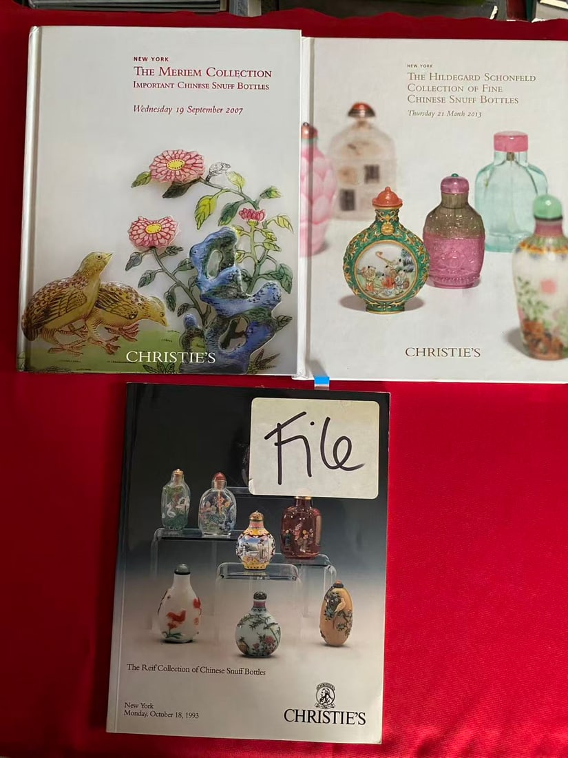 3 Volumes Christie's Chinese Snuff Bottles From the Private Collection: 3 Volumes Christie's Chinese Snuff Bottles From the Private Collection, good condition!