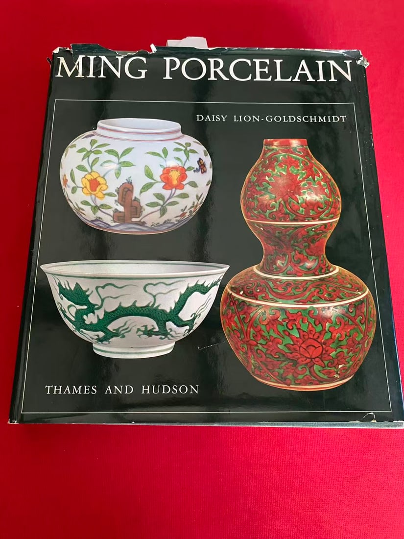 MING PORCELAIN by DAISY LION-GOLDSCHMIDT: MING PORCELAIN by DAISY LION-GOLDSCHMIDT , published in 1978 , hard cover and good condition!