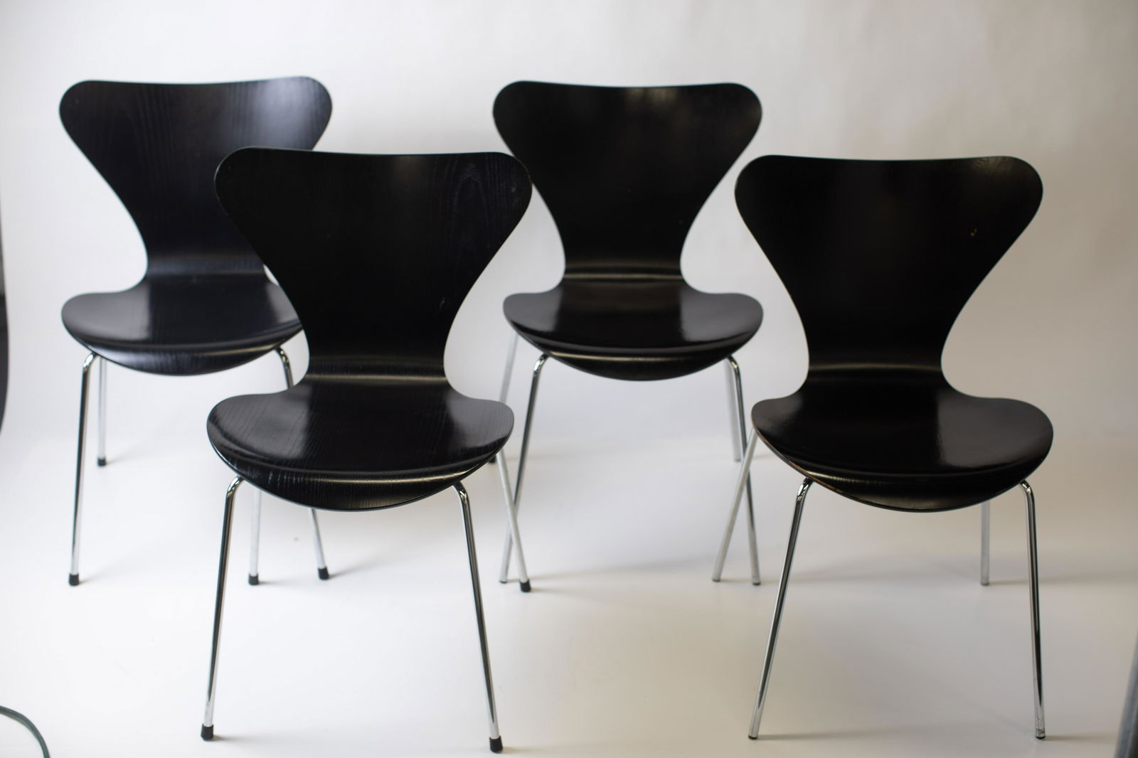 4 Arne Jacobsen for Fritz Hansen Series 7 Chair in (1 of 4)