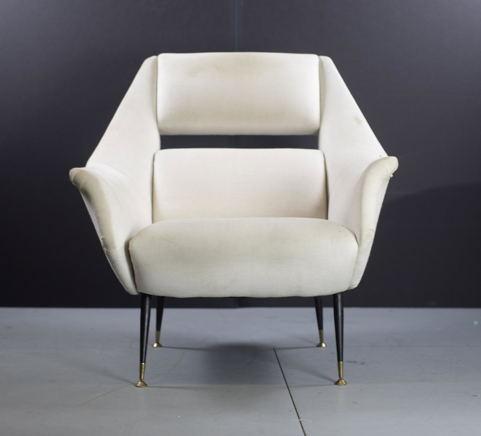 Womb Chair by Saarnien: Early Production by Knoll, Saarnien Womb Chair. Has already been reupholstered, is missing tags. Needs cleaning and a fix in the right arm.***Pick up for this item is in Millburn, NJ 07041***