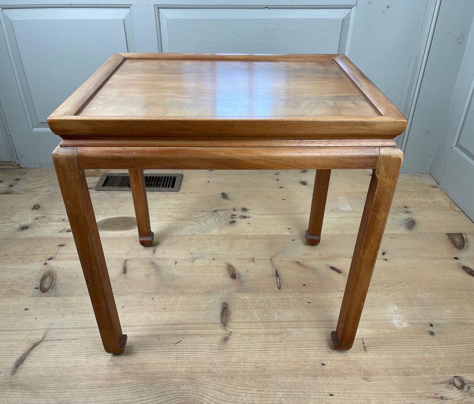 Mid Century Asian Style Teak Side or Coffee Table: Mid century asian, tray top style, side or coffee table. Beautiful detail***Please note Pick ups for this Auction must be made or arranged for to be made by August 12th***
