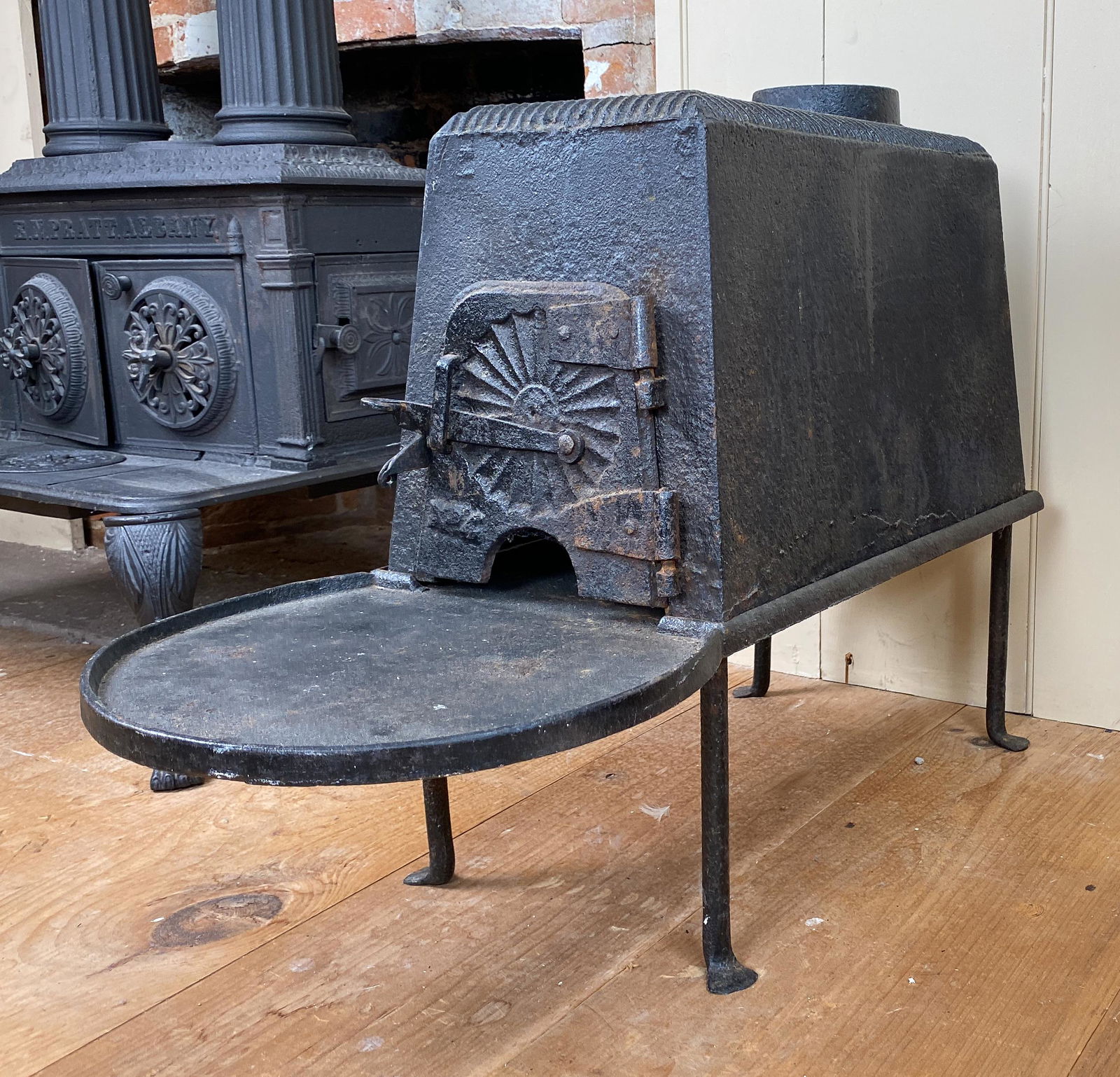 Collectors item Antique Cast Iron Shaker Stove: Exceptional rare collectors item original cast iron stove. This stove is one of the first with no grates and was a simple cast iron box with four legs, plates on top and hinged front door. 1850-1890**