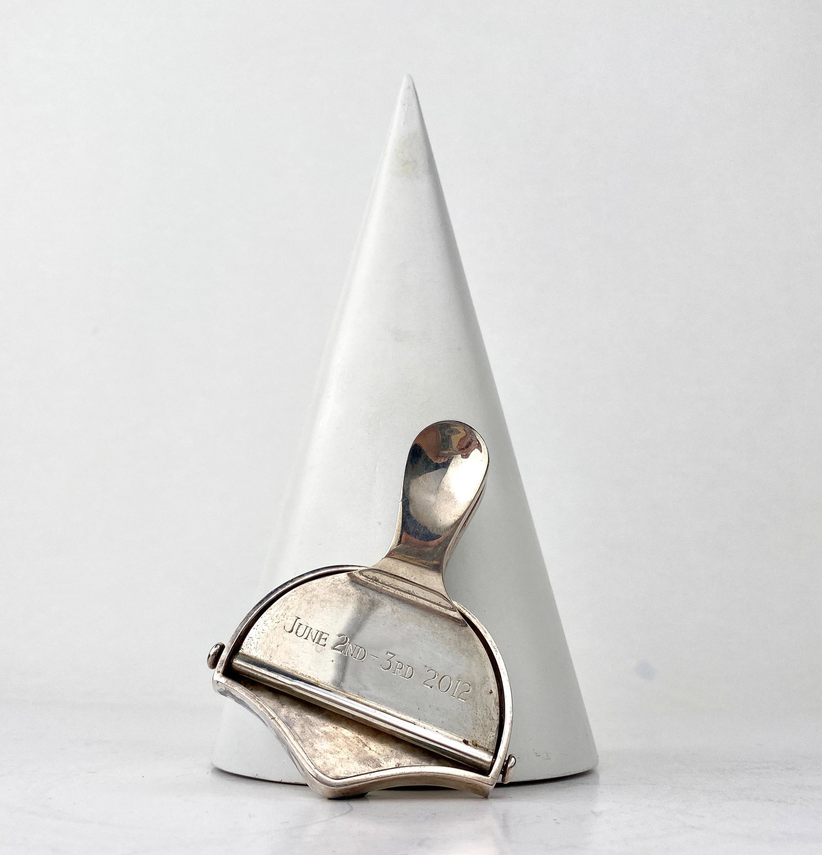Vintage Sterling Silver Lemon Wedge Squeezer: Fantastic sterling silver lemon wedge squeezer. Inscribed June 2-3 2012. inscribed 925 on back. 3.009 oz-T, 93.60g
