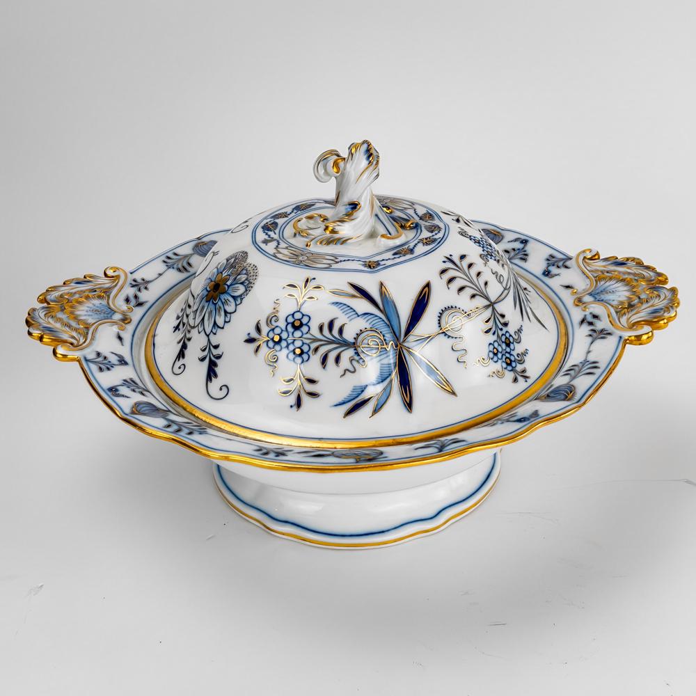 Rare Meissen Blue Onion and Gilt Tureen (1 of 6)