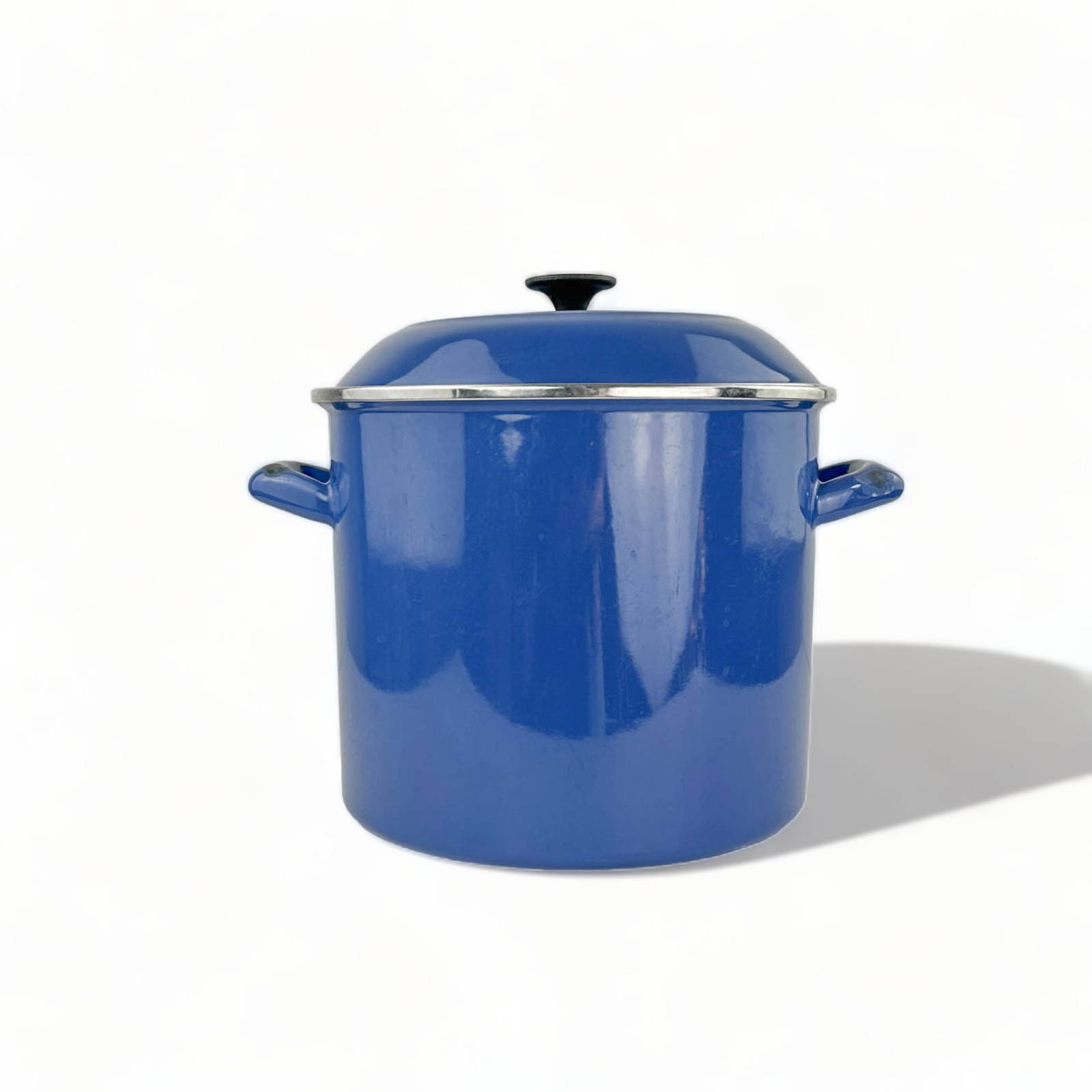 Le Creuset Red Enamel Iron Pot Auction