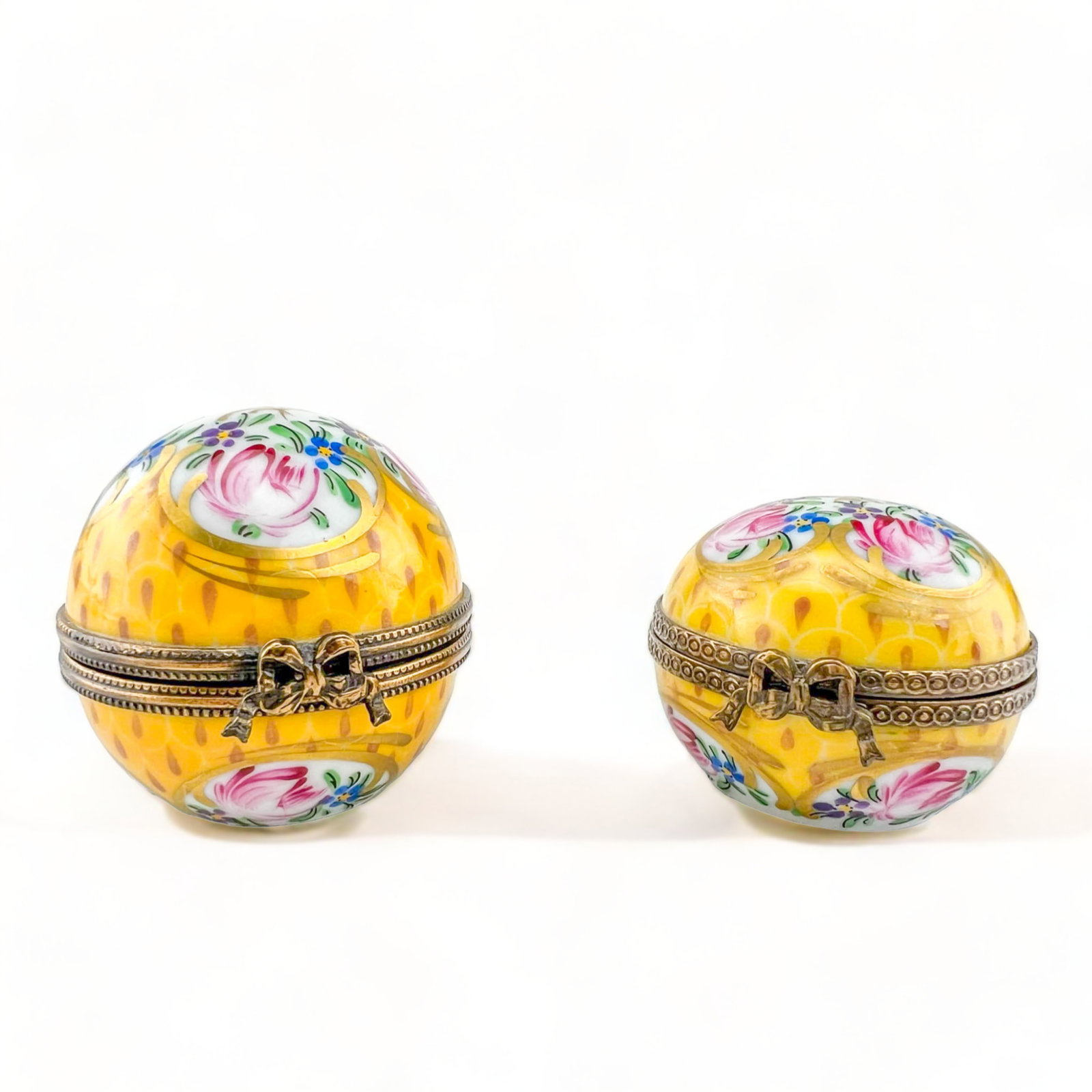 Rochard Limoges Round Porcelain Pocket Watch Pill Box and Twin Box Featuring a Thimble (1 of 20)
