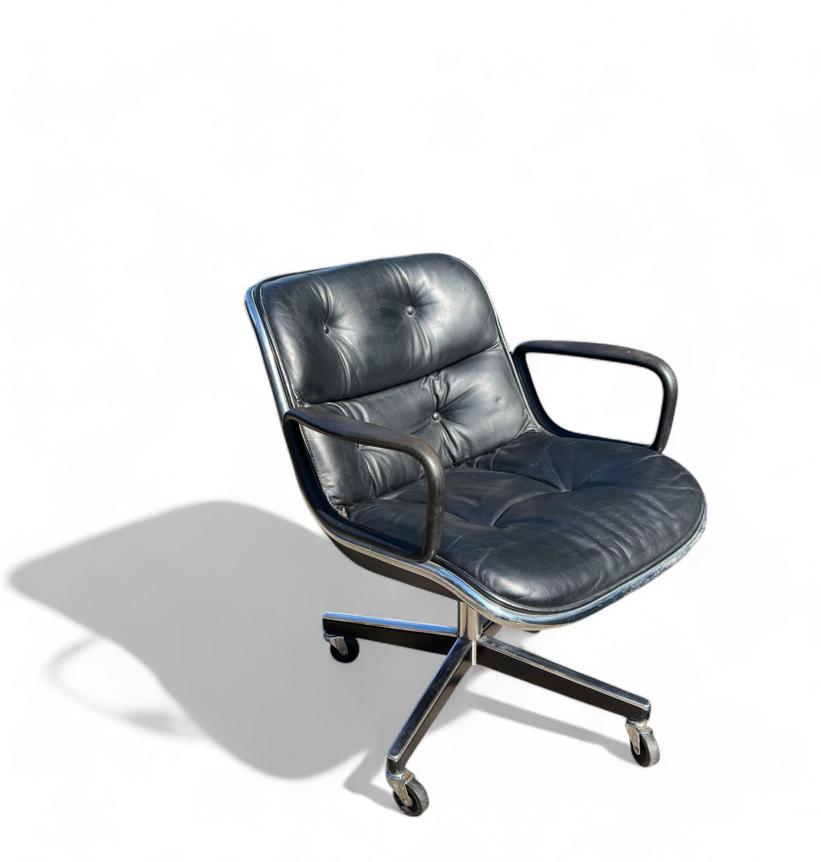 Knoll Executive Chair by Charles Pollock: Excellent mid century modern excecutive arm chair with black leather upholstery on chrome base with sturdy castors Measures
