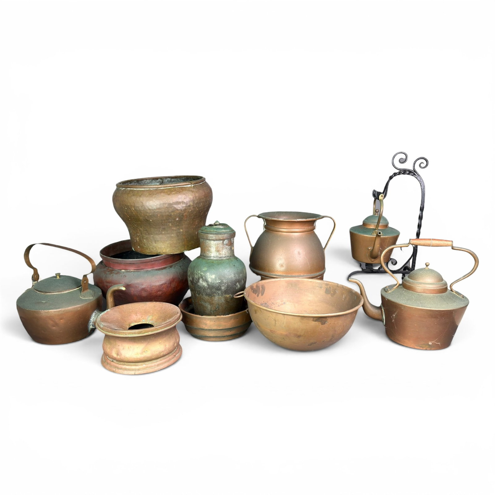COLLECTION OF ANTIQUE AND VINTAGE COPPER VESSELS (1 of 19)