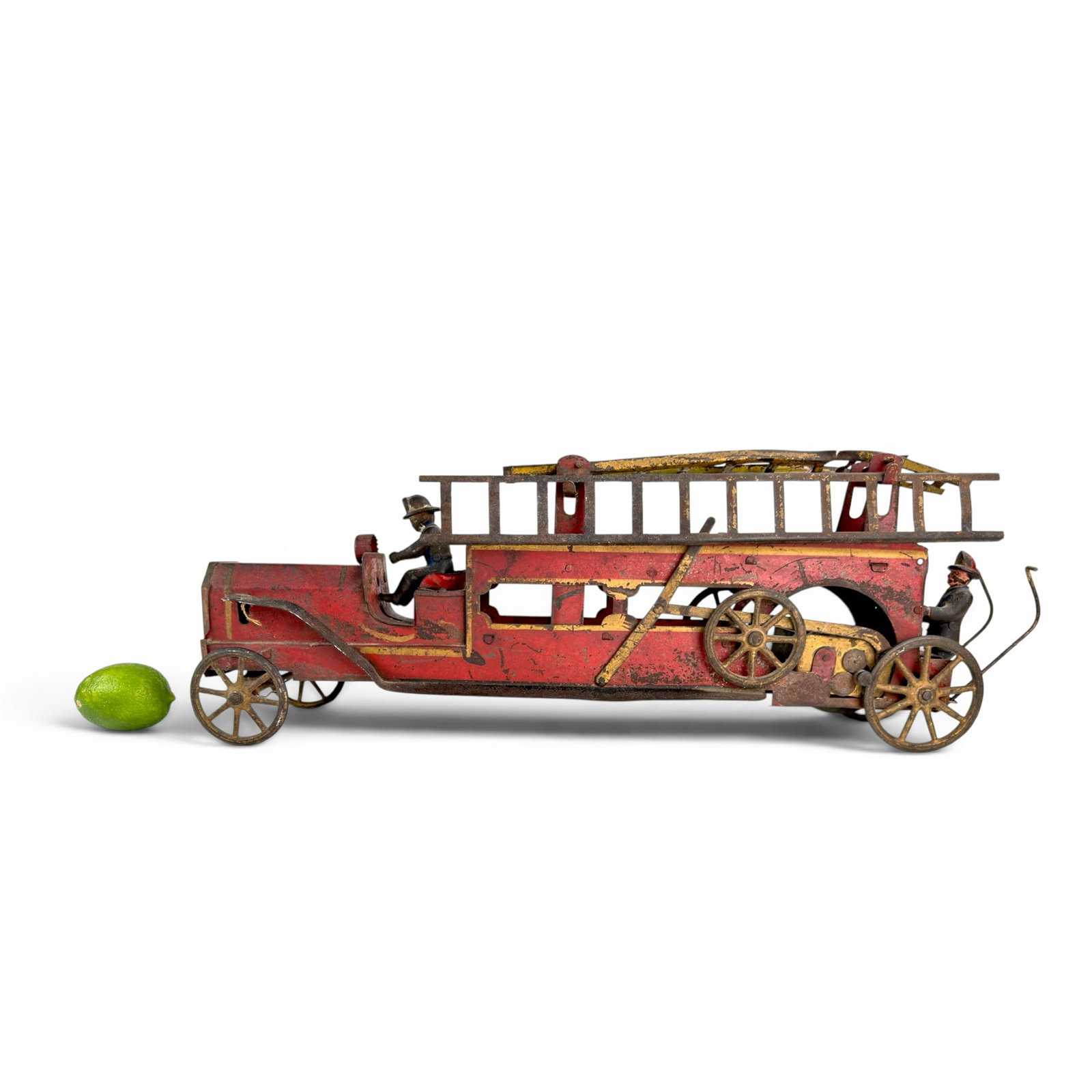 DAYTON TOY WORKS FRICTION DRIVEN LADDER TRUCK (1 of 17)