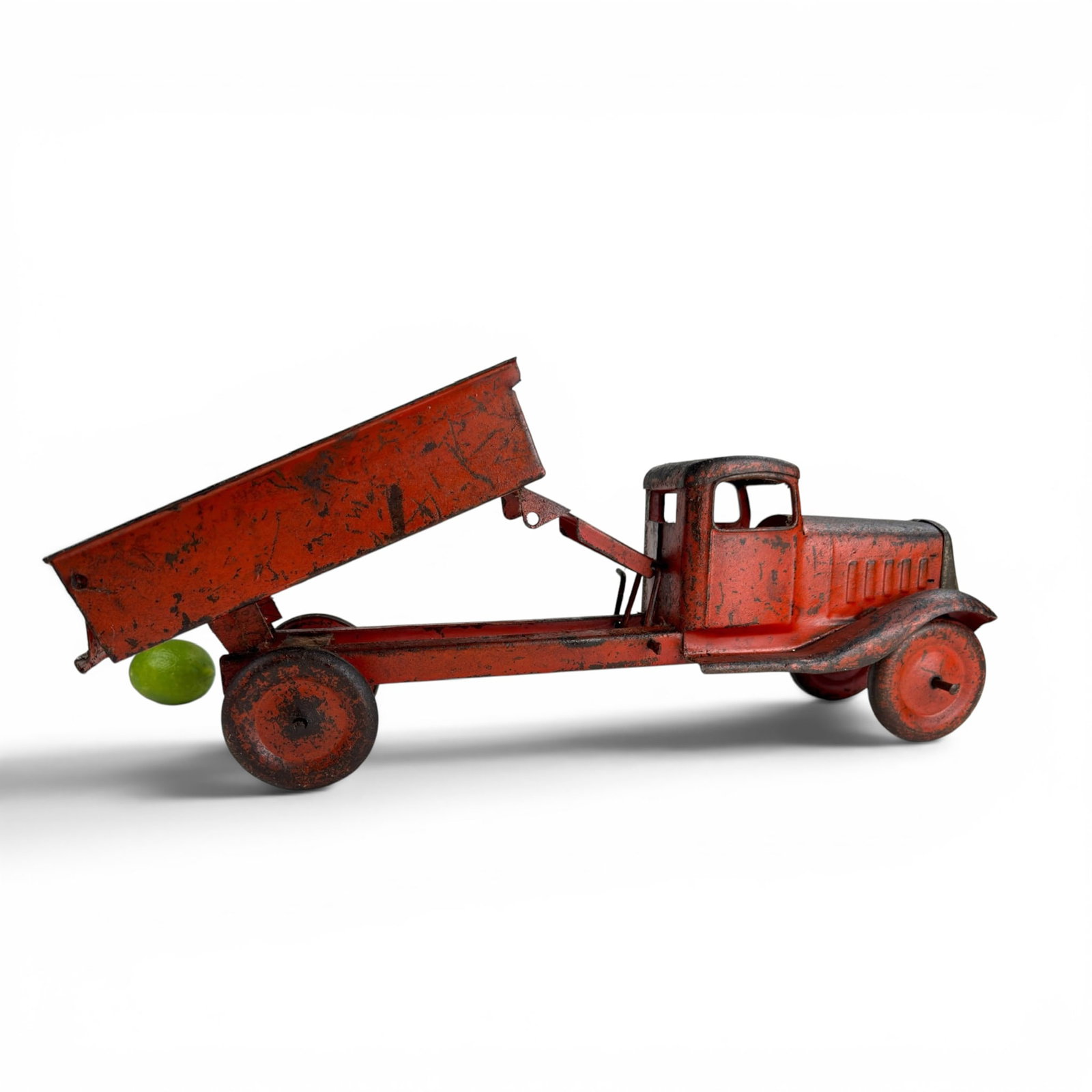 1930s TURNER TOYS PRESSED STEEL DUMP TRUCK (1 of 11)