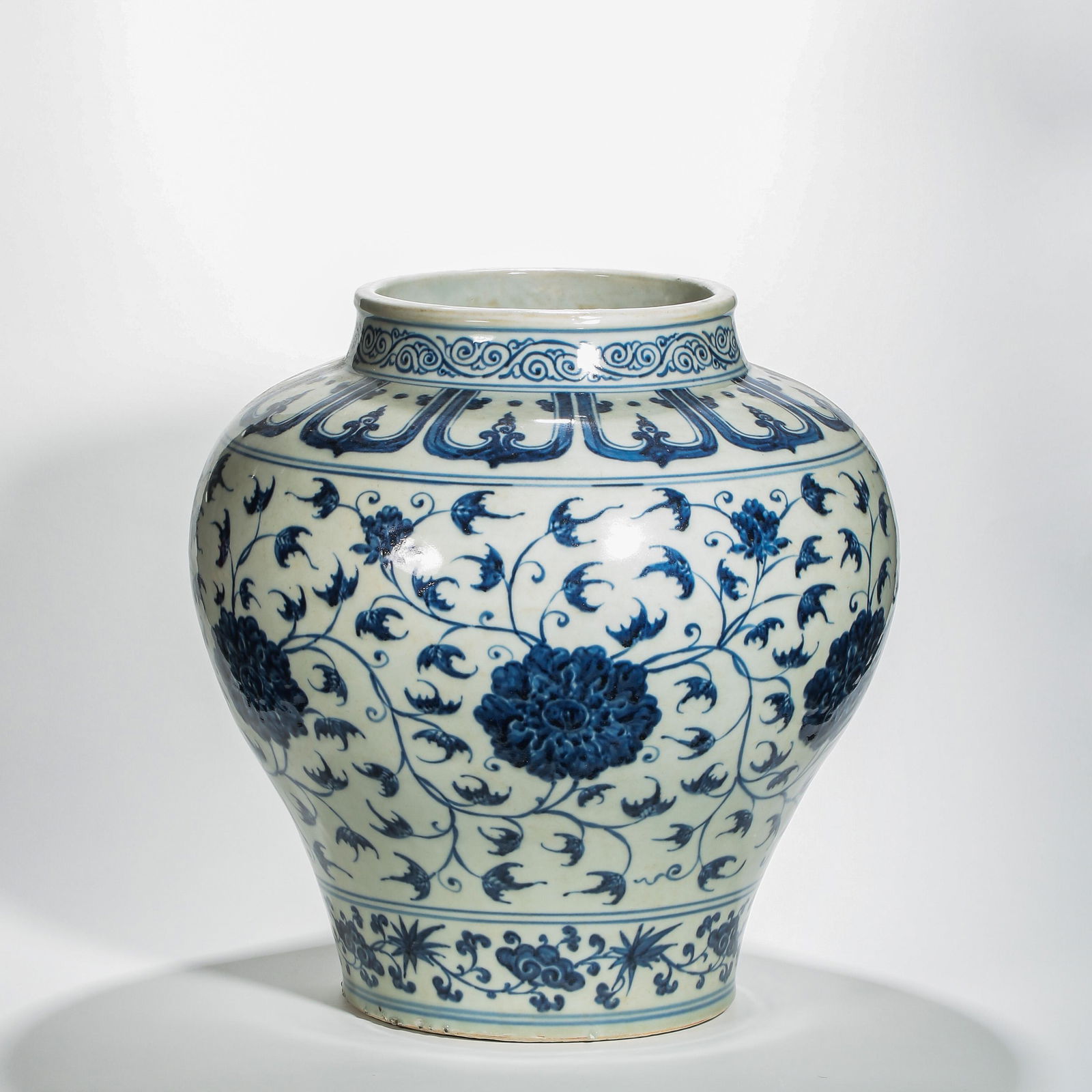 CHINESE YUAN DYNASTY BLUE AND WHITE POT (1 of 8)