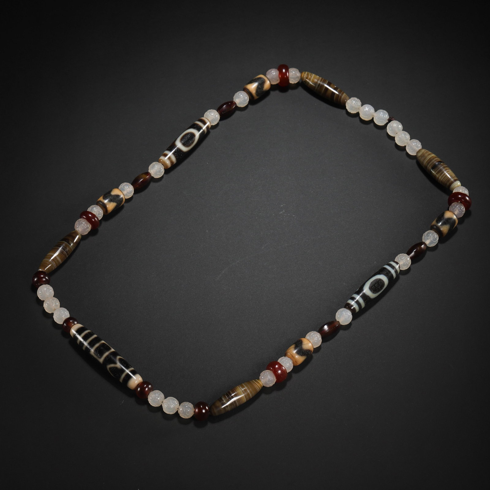 CHINESE TANG DYNASTY GZIBEADS NECKLACE: CHINESE TANG DYNASTY GZIBEADS NECKLACE; L. 5.9 cm. Weight 137 gram.