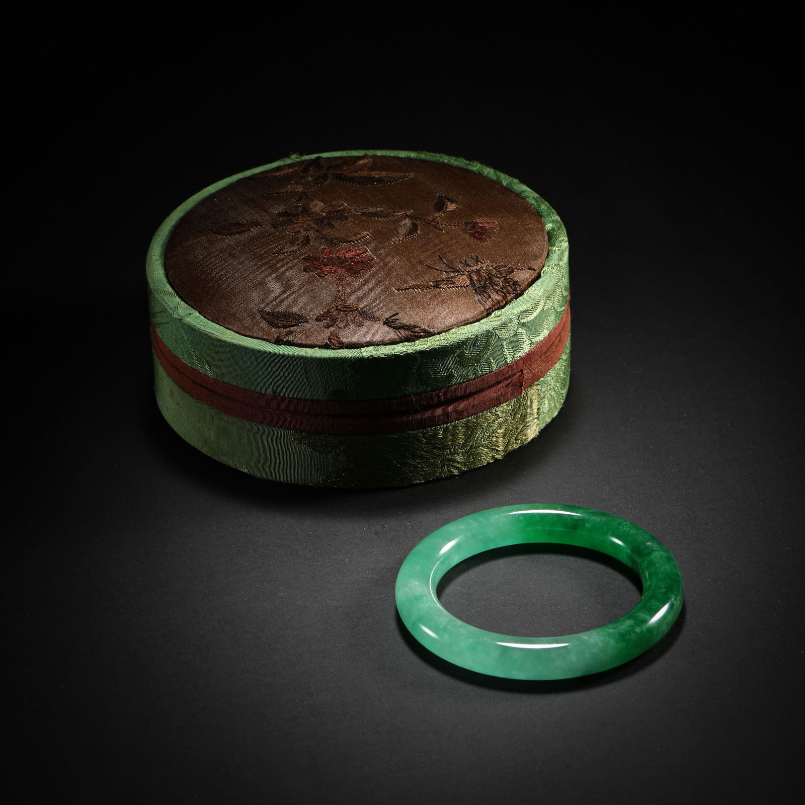 QING DYNASTY, CHINESE JADE BRACELET (1 of 10)