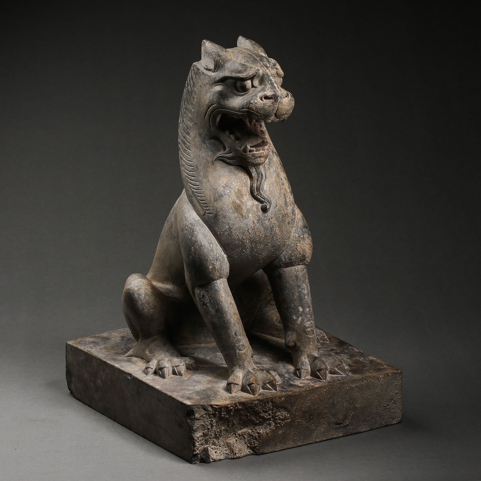 CHINESE TANG DYNASTY BLUESTONE LION STATUE (1 of 10)