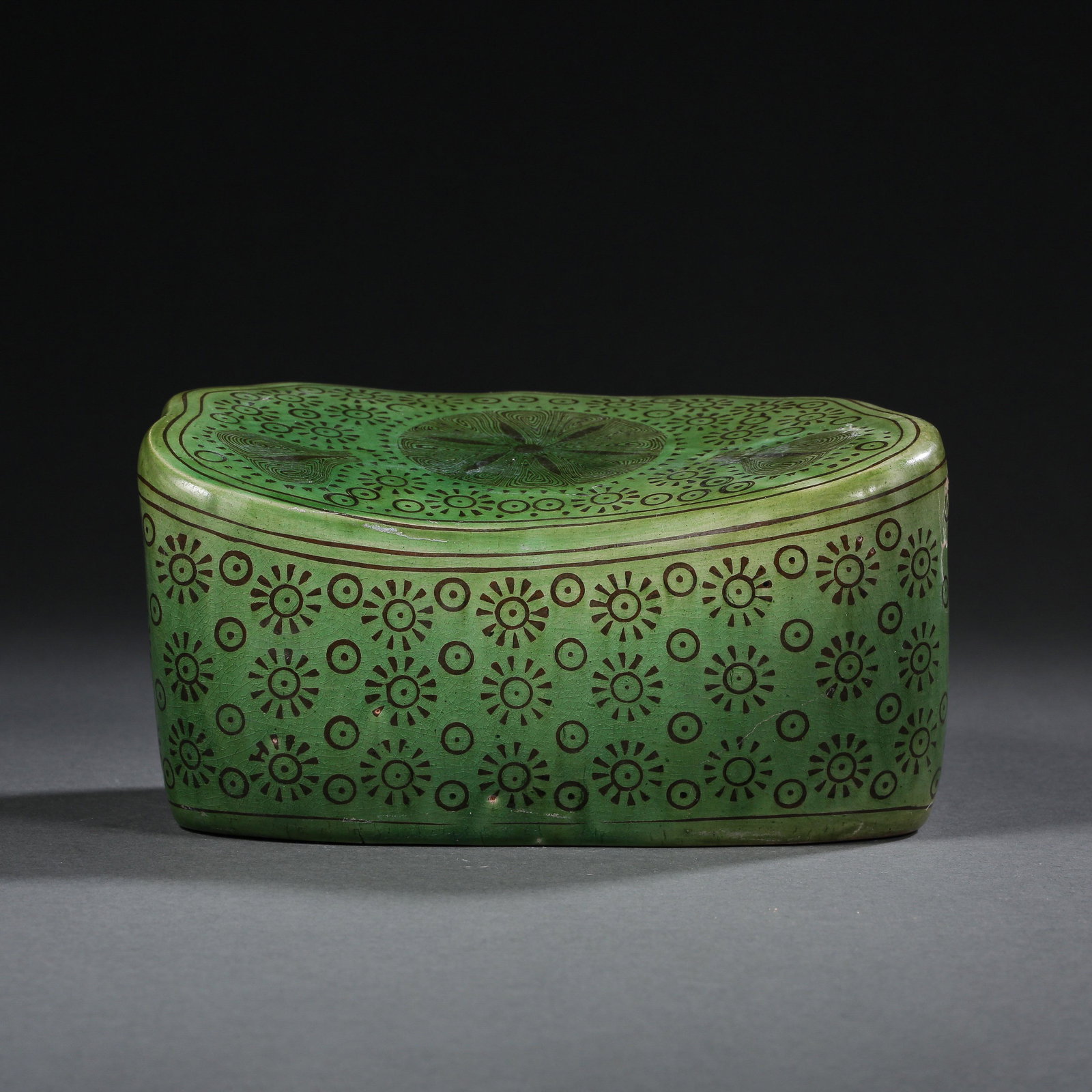 CHINESE TANG DYNASTY GONGXIAN WARE GREEN GLAZE FLOWER (1 of 10)