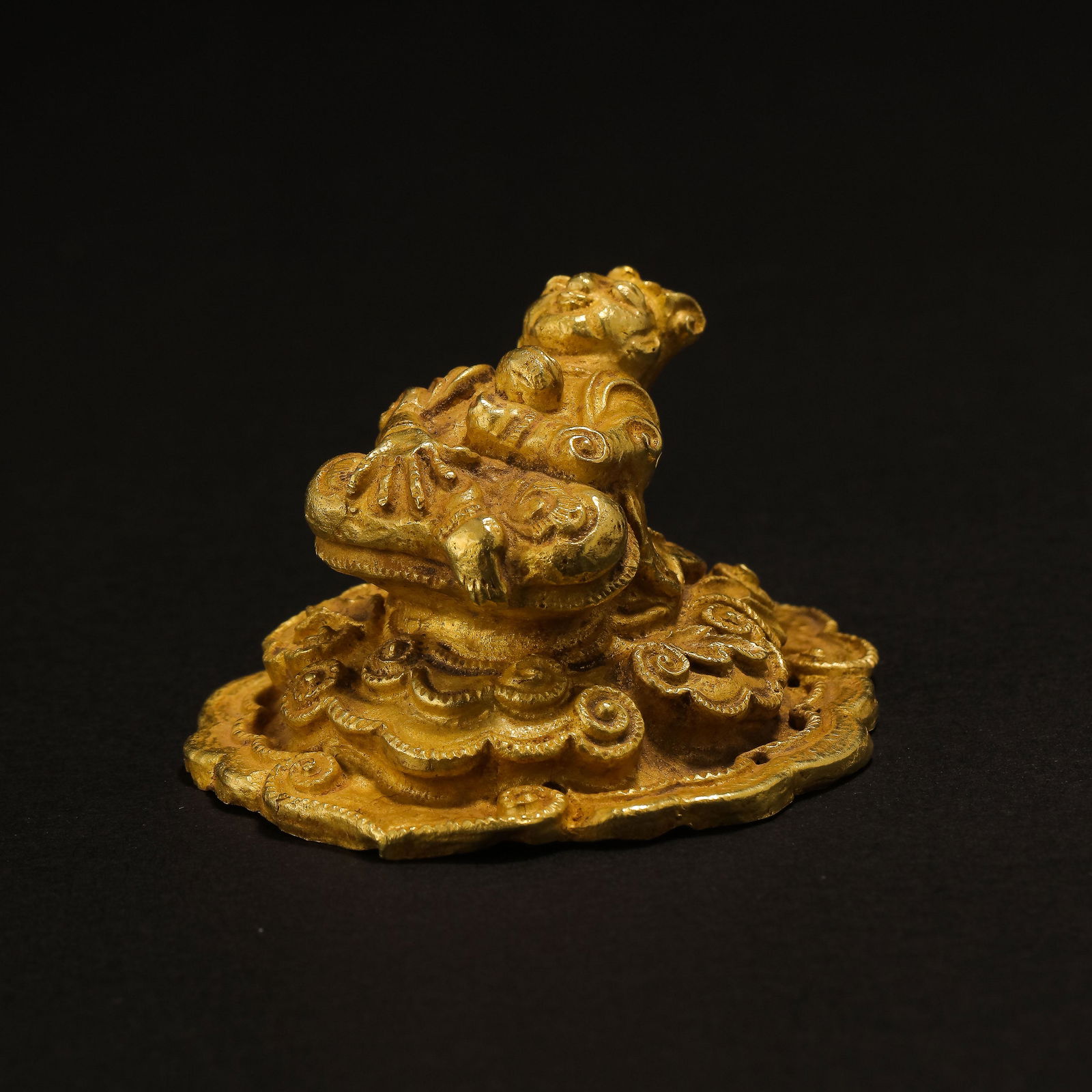 CHINESE TANG DYNASTY PURE GOLD PENDANT (1 of 7)