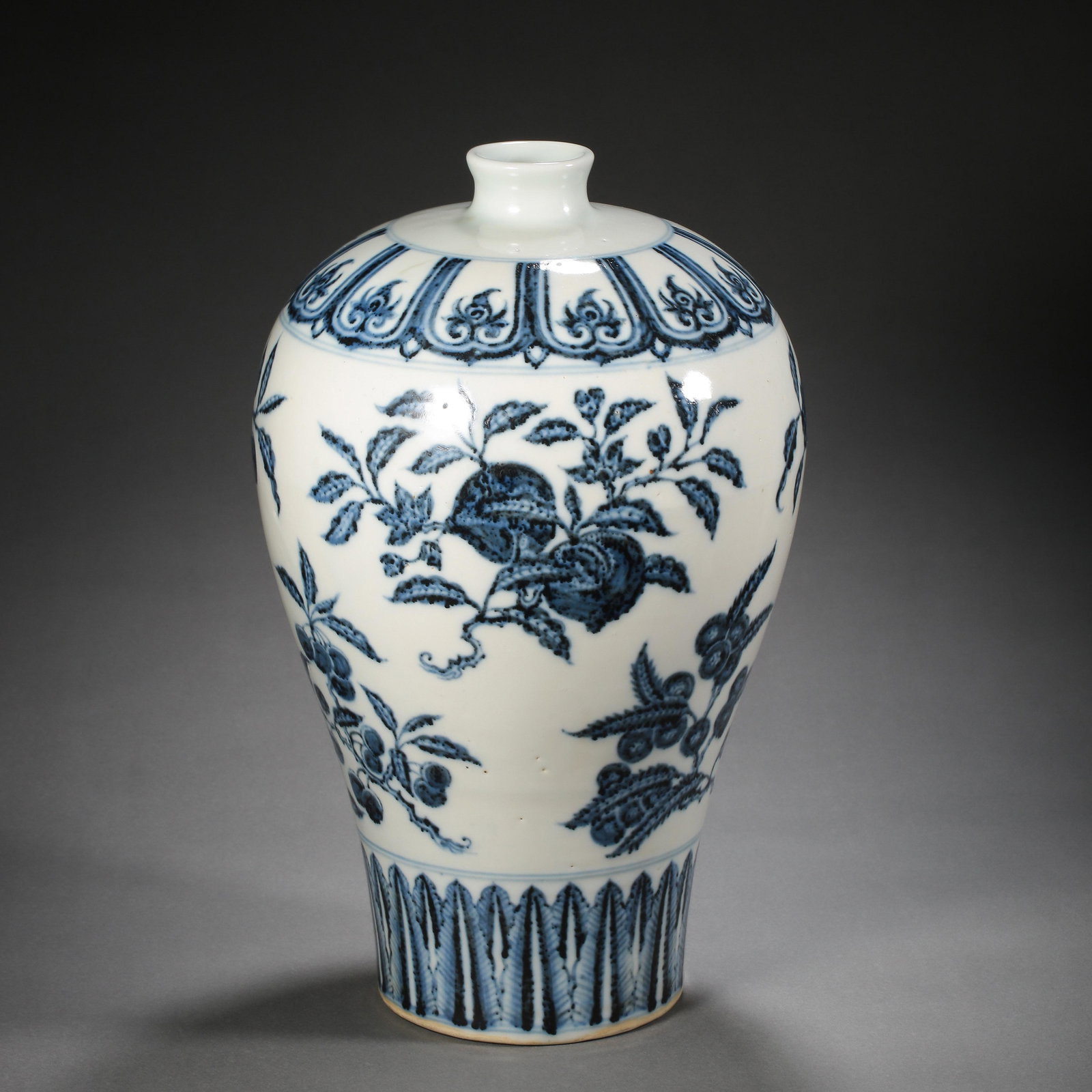 CHINESE MING DYNASTY BLUE AND WHITE PLUM VASE: CHINESE MING DYNASTY BLUE AND WHITE PLUM VASE H. 36 cm.
