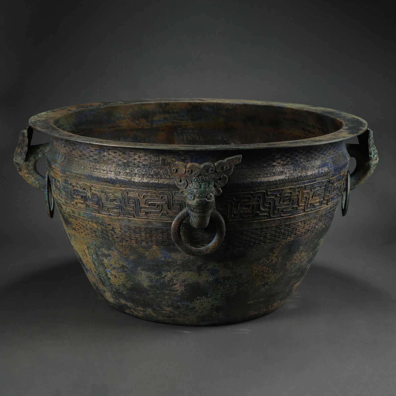 CHINA'S SPRING AND AUTUMN PERIOD LARGE BRONZE JAR (1 of 10)