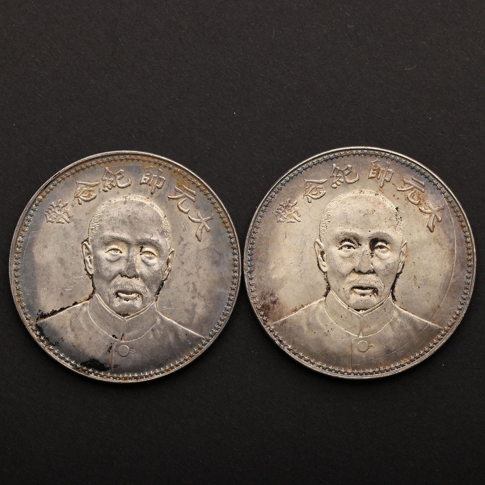 A SET OF MODERN CHINESE FINE SILVER COINS: Diam. 3.9 cm. Weight 55 gram.A SET OF MODERN CHINESE FINE SILVER COINS