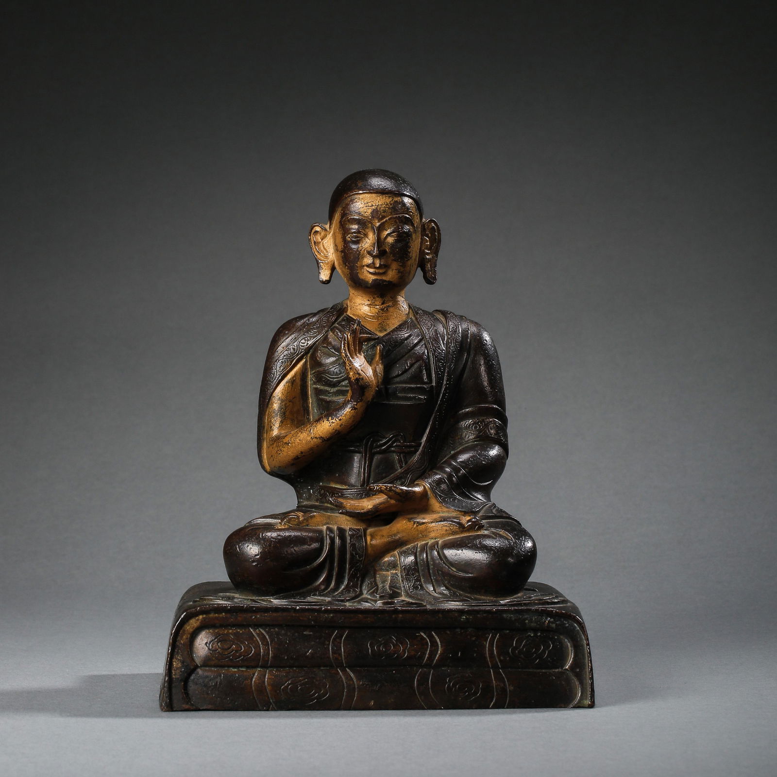CHINESE MING DYNASTY BRONZE BUDDHA SITTING STATUE (1 of 8)